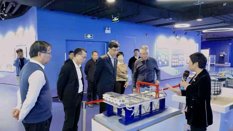 Liu Chenggong, CPC Secretary of Sun Yat-sen University Committee, Visits Southern Marine Laboratory