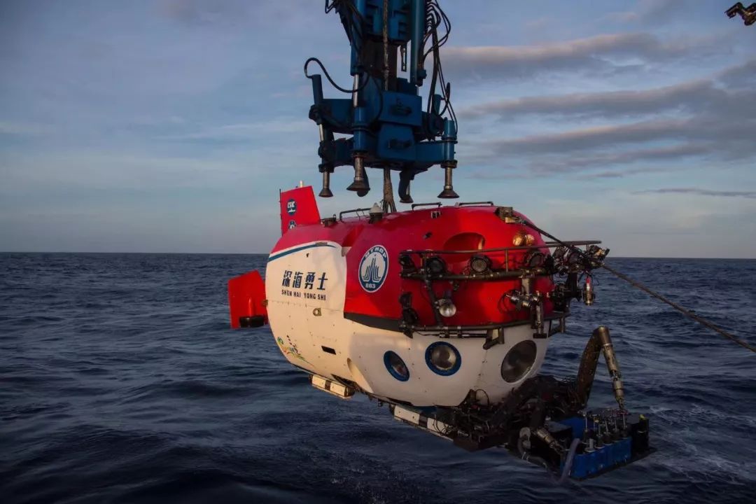 情注深海，勇探苍茫 ——南方海洋实验室苏明、何键两位老师参与“深海勇士”号深潜航程